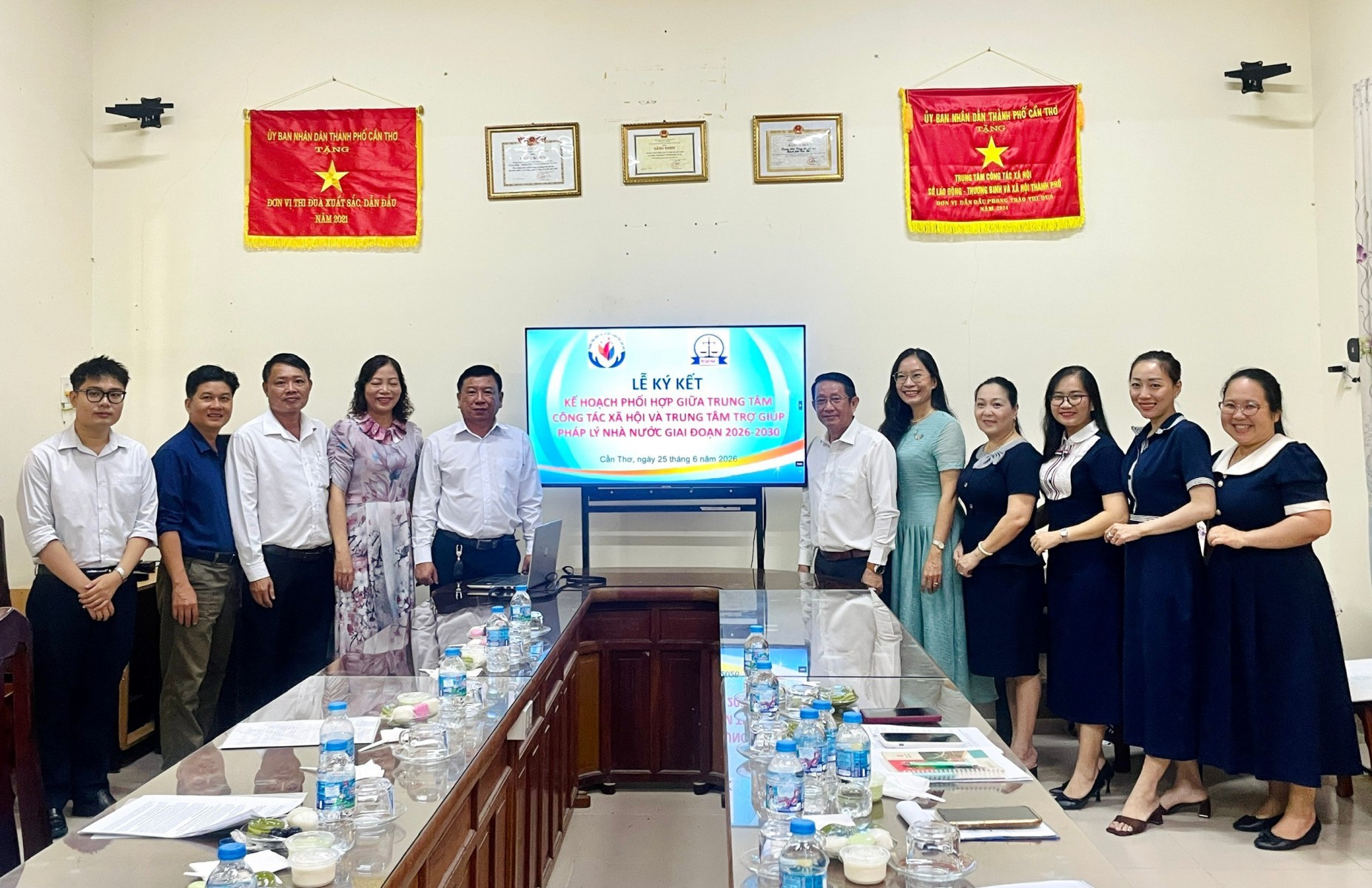 TRUNG TÂM CÔNG TÁC XÃ HỘI THÀNH PHỐ CẦN THƠ VÀ TRUNG TÂM TRỢ GIÚP PHÁP LÝ NHÀ NƯỚC THÀNH PHỐ CẦN THƠ KÝ KẾT KẾ HOẠCH PHỐI HỢP GIAI ĐOẠN 2026 - 2030